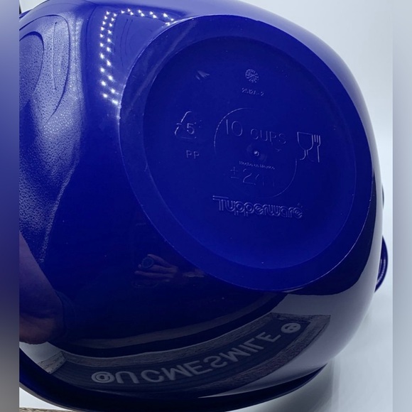 Tupperware Sapphire Blue Servalier Bowl - Picture 4 of 4